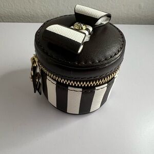 Henri Bendel Ring box